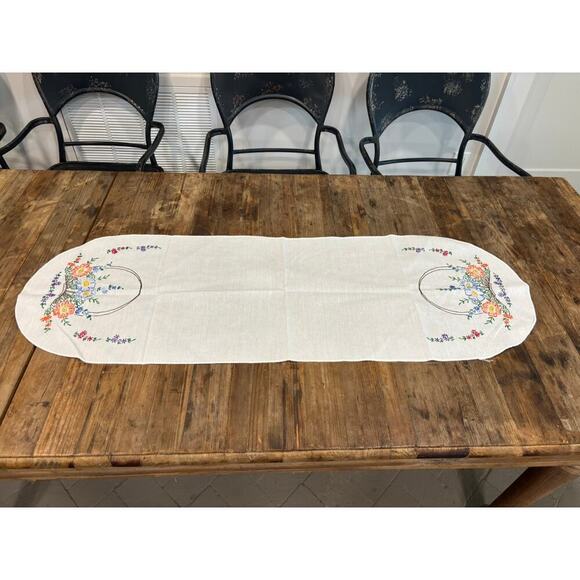 Vintage white linen table dresser runner hand embroidered baskets of flowers - Picture 1 of 3